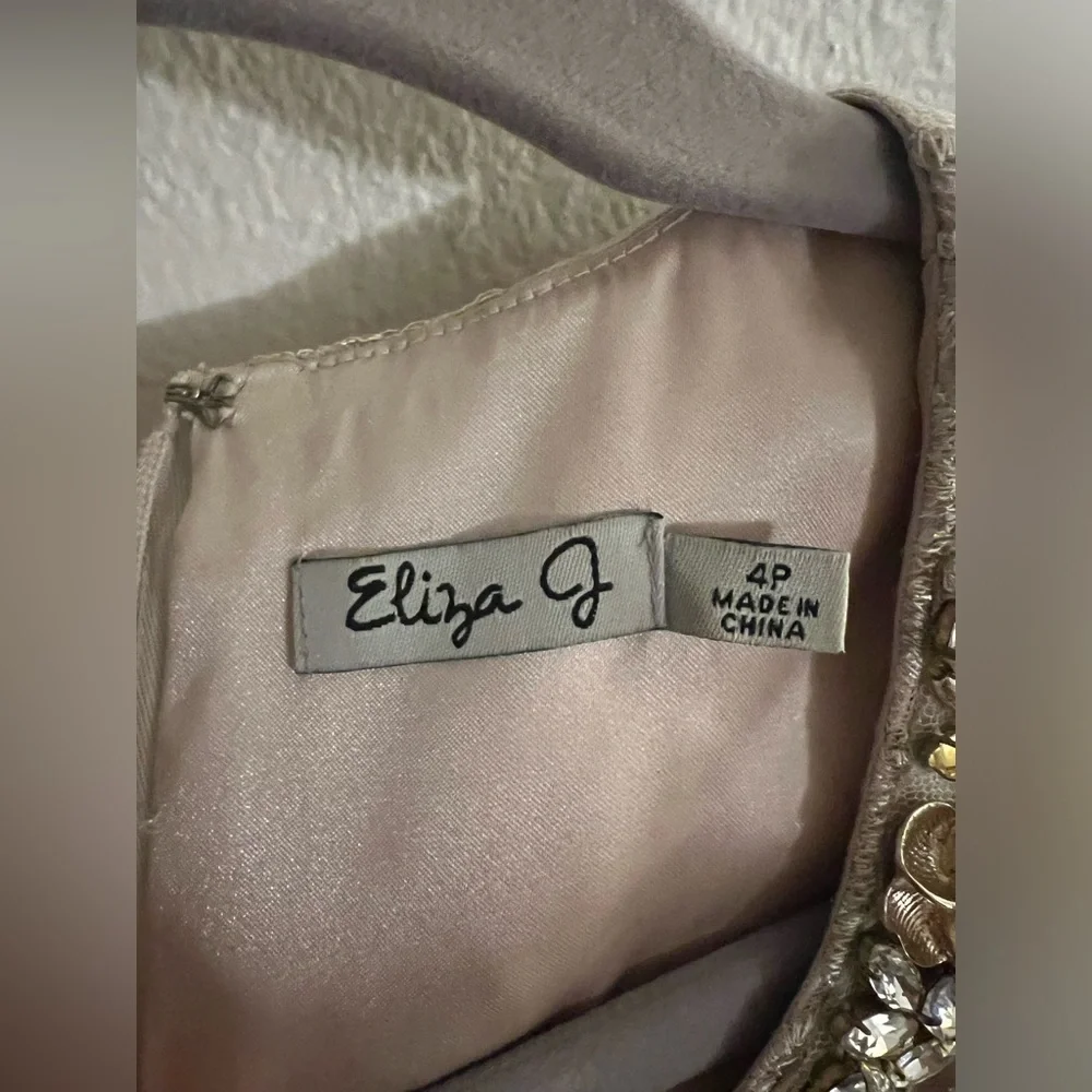 Eliza J women's sleeveless Gold lace dress size 4 - Picture 4 of 5